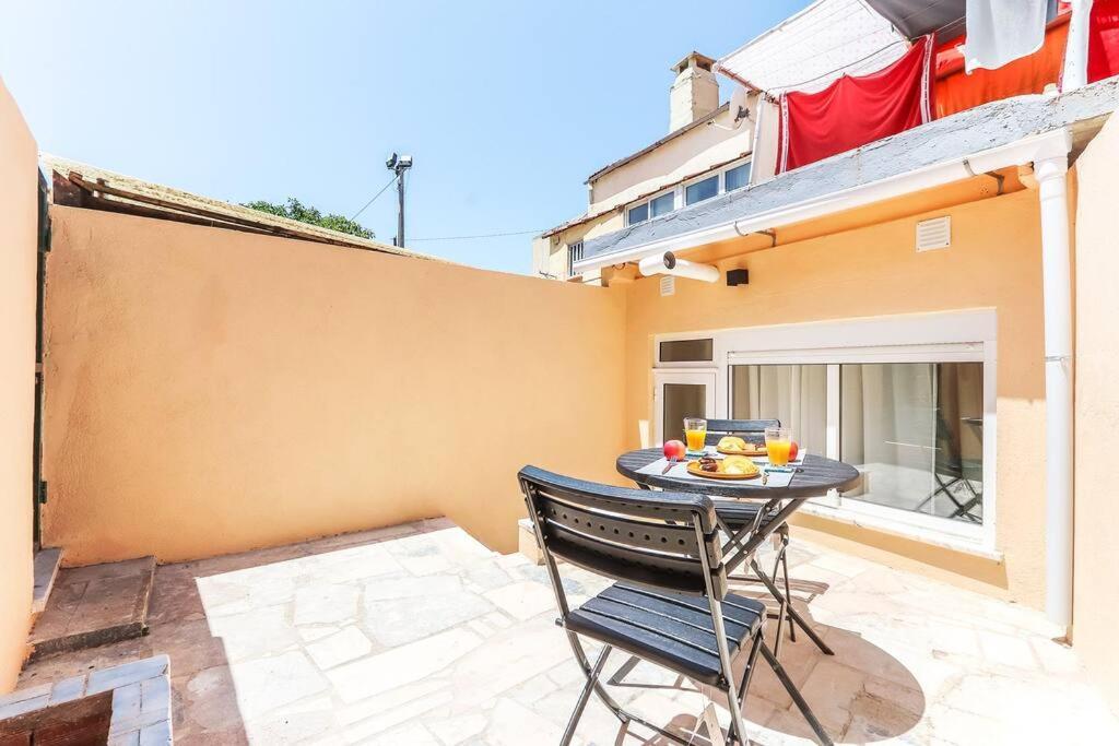 Vita Portucale ! Bright Campo Ourique W/ Terrace Lisbona Esterno foto