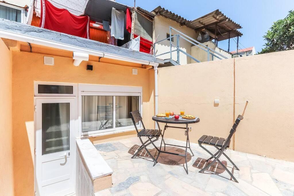 Vita Portucale ! Bright Campo Ourique W/ Terrace Lisbona Esterno foto